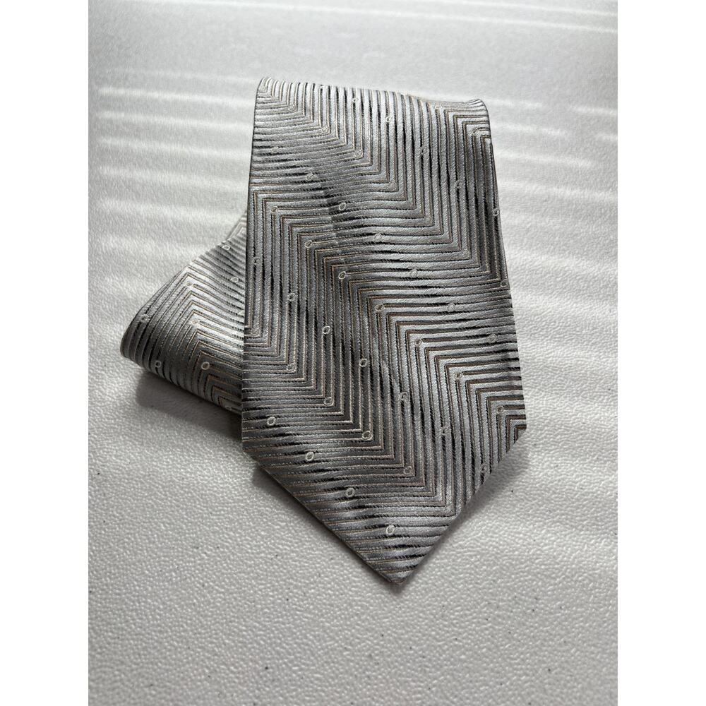 Piattelli Uomo Gray, Metallic Herringbone Pattern 100% Silk Handmade Tie NWOT